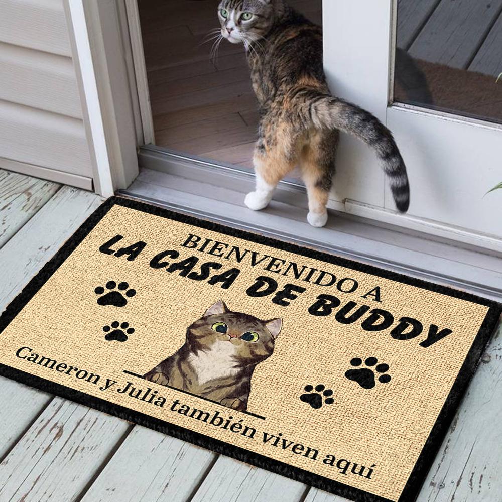 Bienvenida personalizada a la casa del gato Spanish - Funny Personalized Cat Decorative Mat (WT)