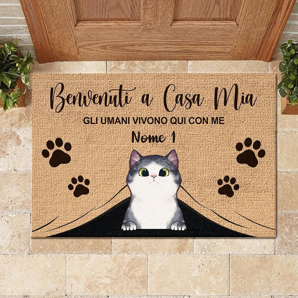 Benvenuti A La Nostra Casa - Funny Personalized Cat Decorative Mat