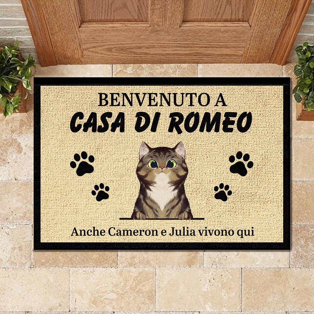 Benvenuto A Casa Di Romeo Italian - Funny Personalized Cat Decorative Mat, Doormat